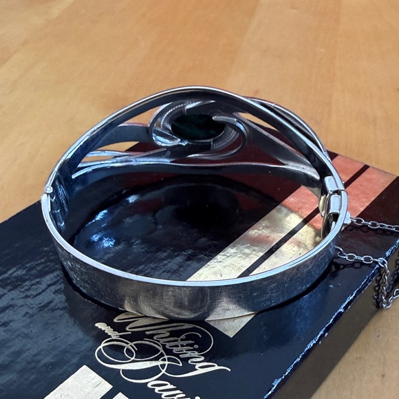 Whiting & Davis Silvertone hinged Bracelet with Green Stone - Picture 4 of 5